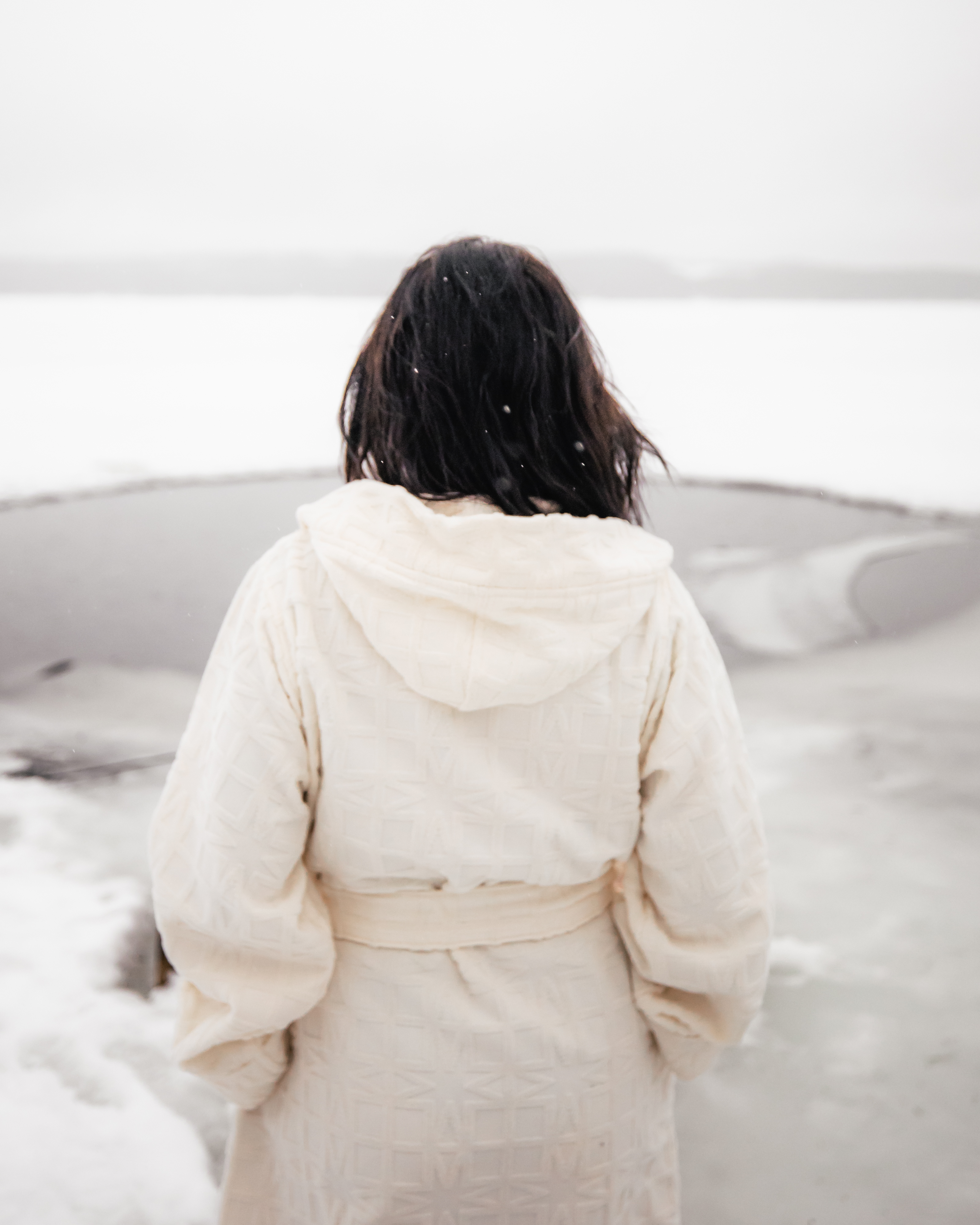 Nordic sauna ritual at Skýra Retreat, part of the Hot & Cold contrast therapy retreat in Lapland.